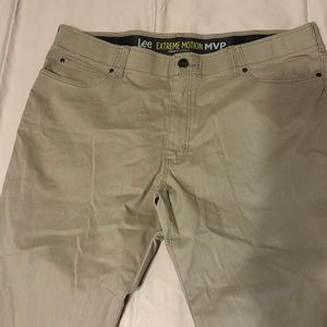 Men’s Lee Extreme Motion MVP khakis back pockets excellent condition 42 x 32